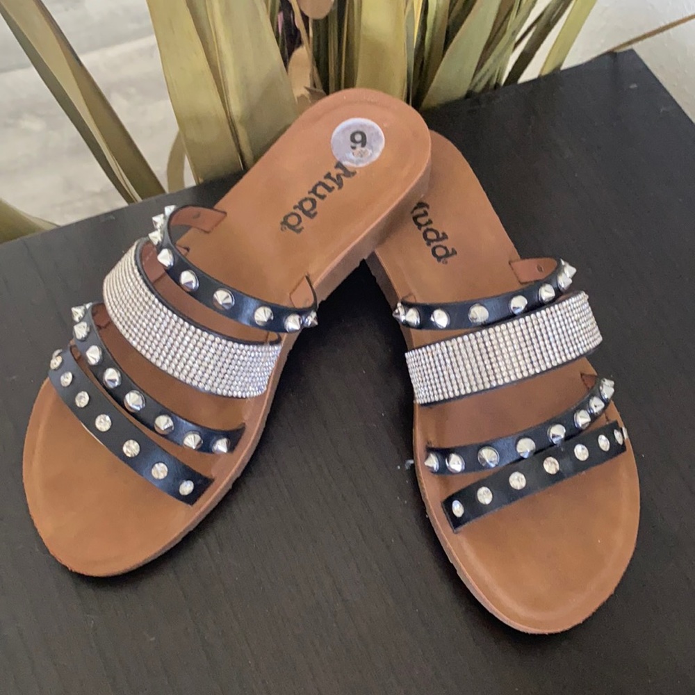 Mudd sandals